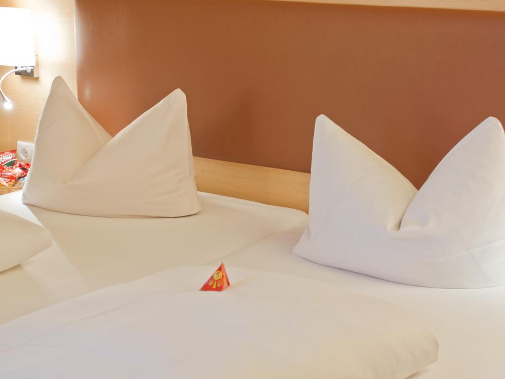 Hotel Gruener Baum Βίρτσμπουργκ Δωμάτιο φωτογραφία