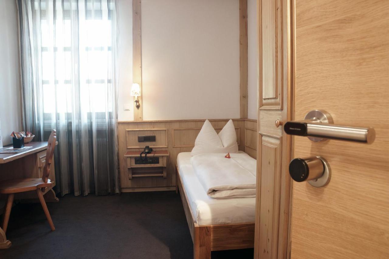 Hotel Gruener Baum Βίρτσμπουργκ Εξωτερικό φωτογραφία